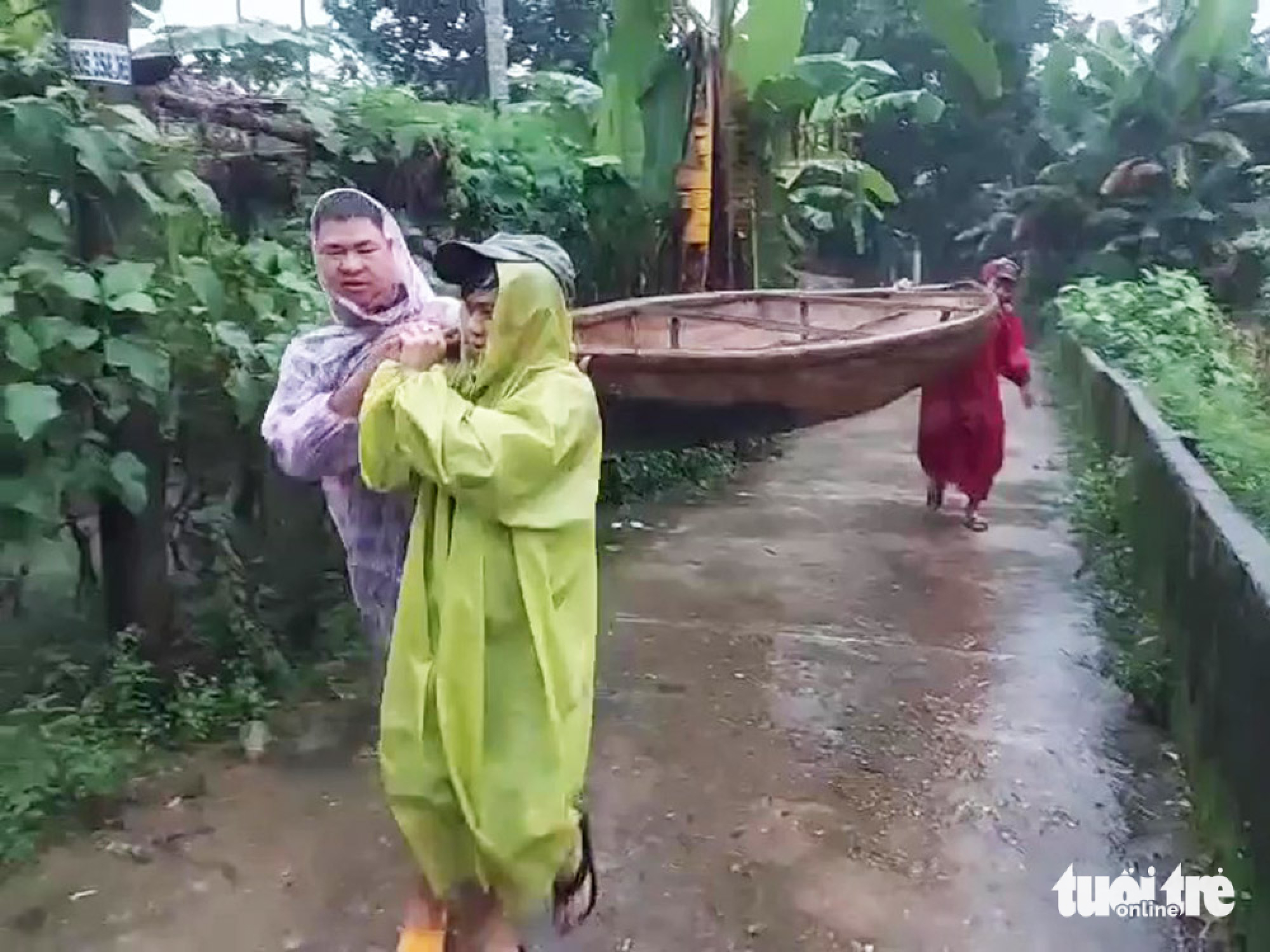 秋盆河洪水部分地区超警戒水位3级,岘港今日继续大雨